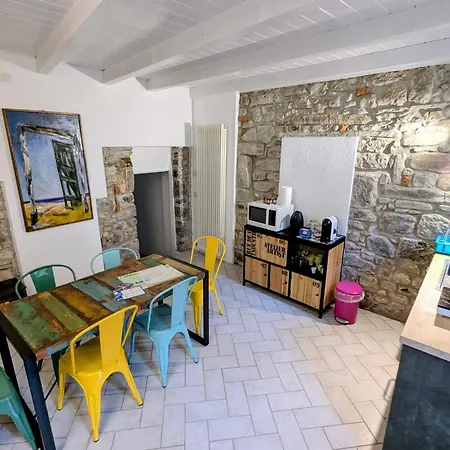 Casa Colore Intera Casa Nel Borgo Antico Hébergement de vacances *