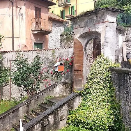 Casa Colore Intera Casa Nel Borgo Antico Hébergement de vacances