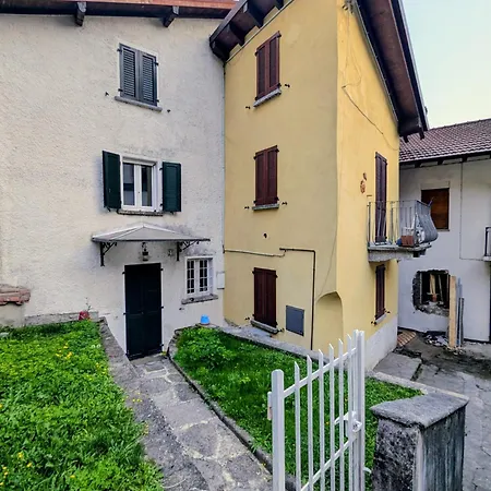 Casa Colore Intera Casa Nel Borgo Antico Hébergement de vacances Ossuccio