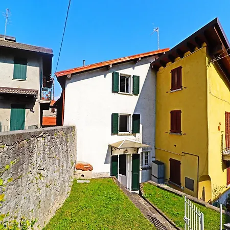 Hébergement de vacances Casa Colore Intera Casa Nel Borgo Antico Ossuccio